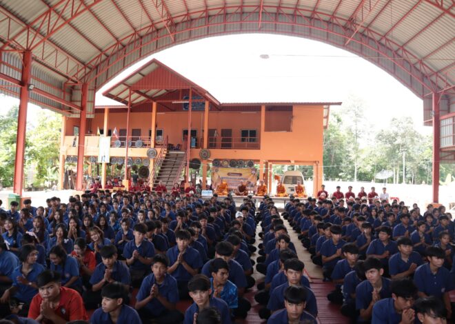 วิทยาลัยอาชีวศึกษาศรีเมืองใหม่ นำนักเรียน นักศึกษา ร่วมโครงการอบรมคุณธรรม จริยธรรม และโครงการถวายเทียนวันเข้าพรรษา ประจำปีการศึกษา 2568